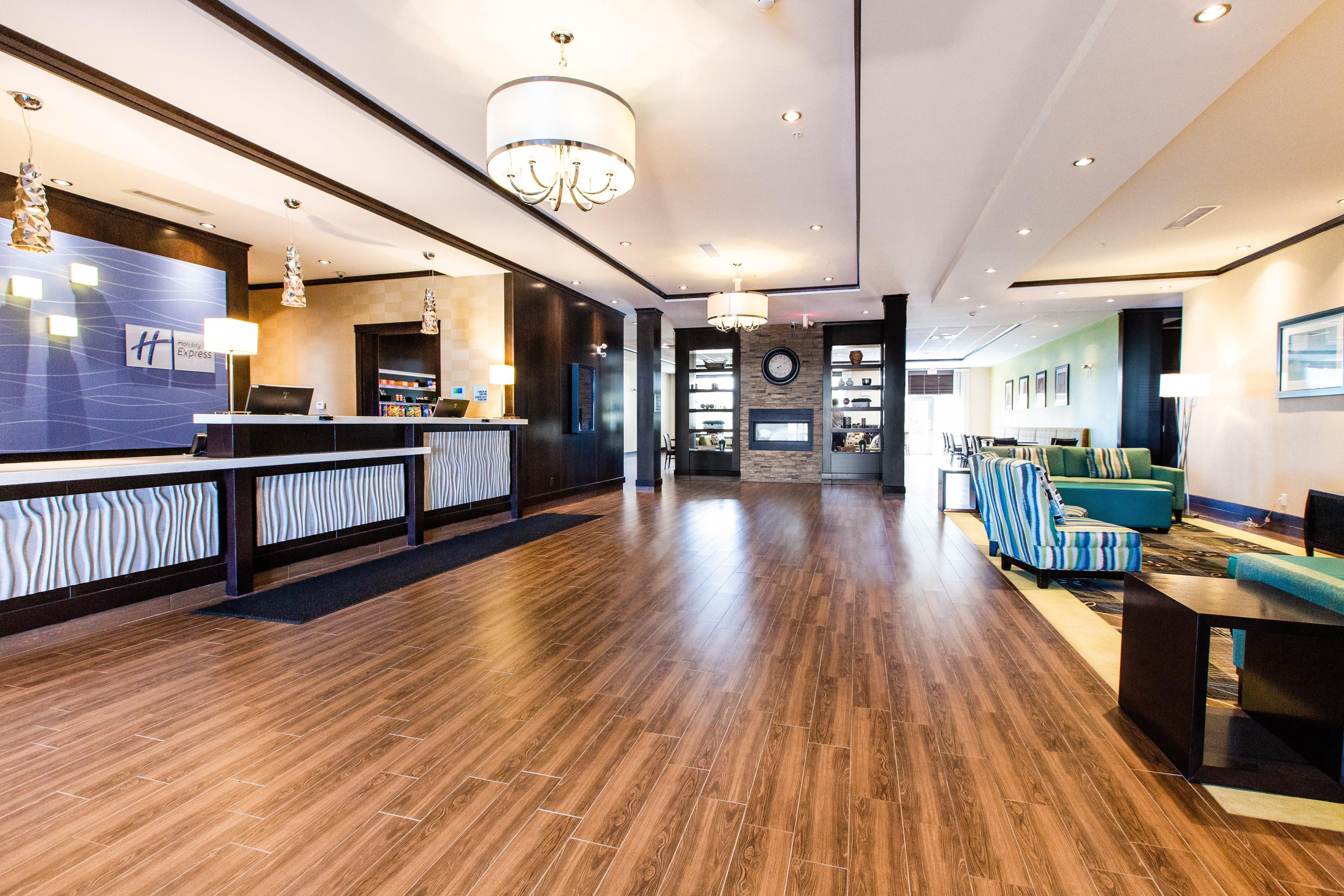 Holiday Inn Express & Suites Spruce Grove - Stony Plain By Ihg Exterior foto