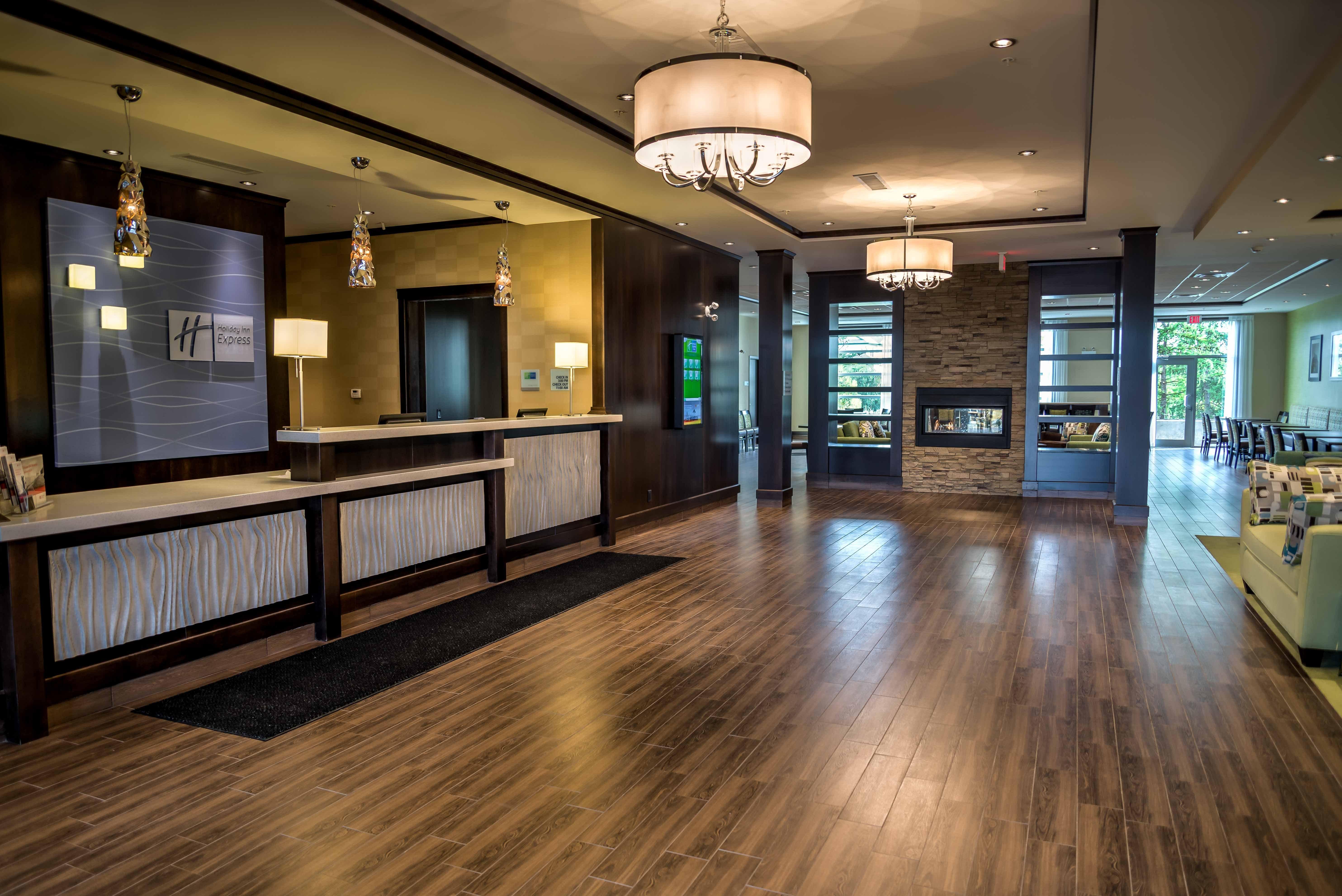 Holiday Inn Express & Suites Spruce Grove - Stony Plain By Ihg Exterior foto